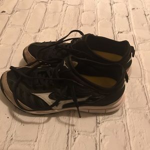 Mizuno size 6.5 turf shoes